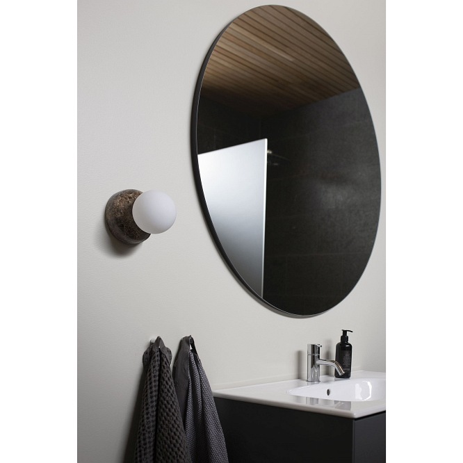 Kinkiet marmurowy plafon IP44 Torrano brązowy przy lustrze